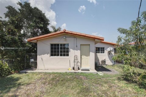 Propiedad comercial en venta en Miami, Florida, 198.25 m2 № 1929721 - foto 21