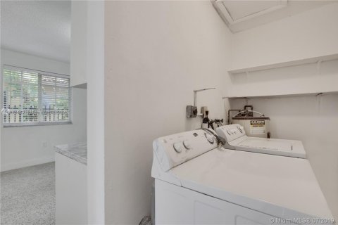 Propiedad comercial en venta en Miami, Florida, 198.25 m2 № 1929721 - foto 15