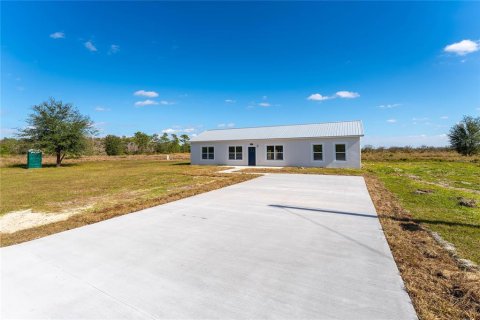 House in Fort Meade, Florida 3 bedrooms, 149.76 sq.m. № 1824785 - photo 5