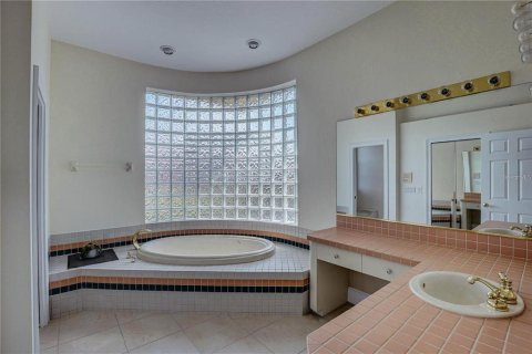 House in Safety Harbor, Florida 4 bedrooms, 312.62 sq.m. № 1894094 - photo 14