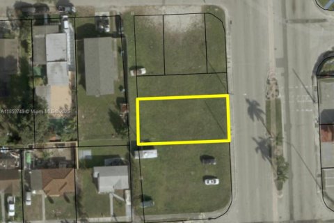 Propiedad comercial en venta en Miami, Florida № 1888293 - foto 1
