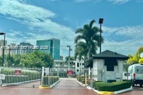 Снять в аренду кондоминиум в Майами, Флорида 2 спальни, 83.61м2, № 2004832 - фото 4