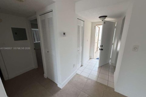 Снять в аренду кондоминиум в Майами, Флорида 2 спальни, 83.61м2, № 2004832 - фото 14