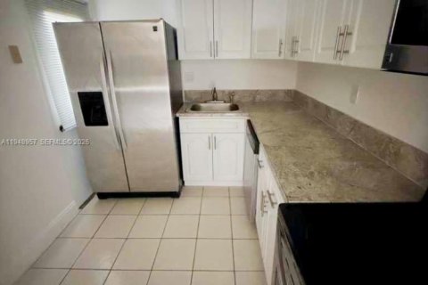 Снять в аренду кондоминиум в Майами, Флорида 2 спальни, 83.61м2, № 2004832 - фото 10