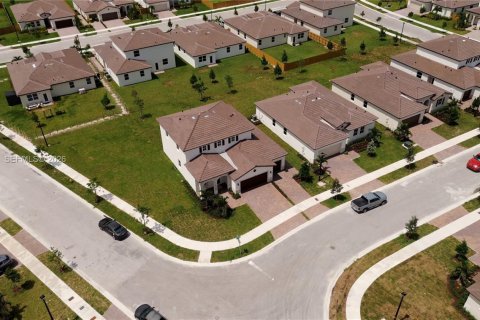 Casa en Homestead, Florida 5 dormitorios, 288.46 m2 № 2372355