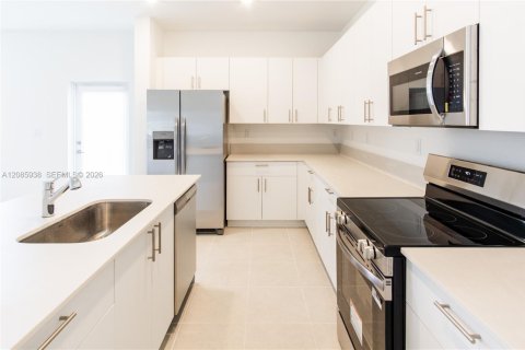 Casa en venta en Homestead, Florida, 5 dormitorios, 288.46 m2 № 2372355 - foto 14