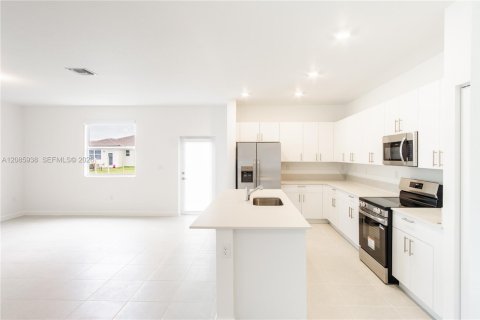 Casa en venta en Homestead, Florida, 5 dormitorios, 288.46 m2 № 2372355 - foto 9