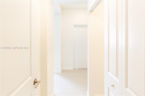 Casa en venta en Homestead, Florida, 5 dormitorios, 288.46 m2 № 2372355 - foto 28
