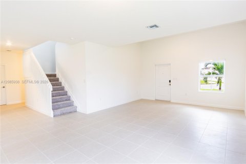 Casa en venta en Homestead, Florida, 5 dormitorios, 288.46 m2 № 2372355 - foto 7