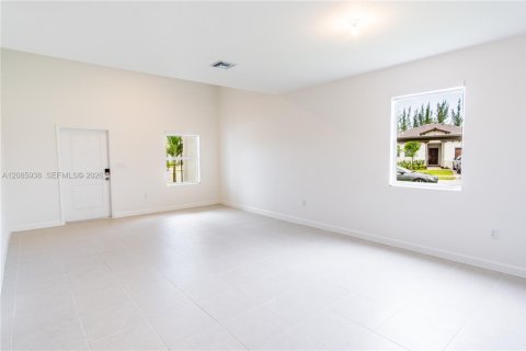 Casa en venta en Homestead, Florida, 5 dormitorios, 288.46 m2 № 2372355 - foto 5