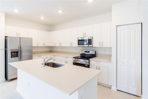 Casa en venta en Homestead, Florida, 5 dormitorios, 288.46 m2 № 2372355 - foto 10