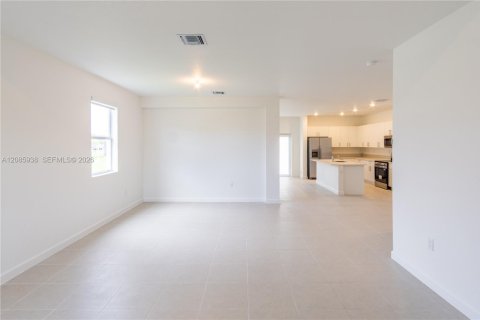 Casa en venta en Homestead, Florida, 5 dormitorios, 288.46 m2 № 2372355 - foto 4