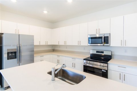 Casa en venta en Homestead, Florida, 5 dormitorios, 288.46 m2 № 2372355 - foto 15