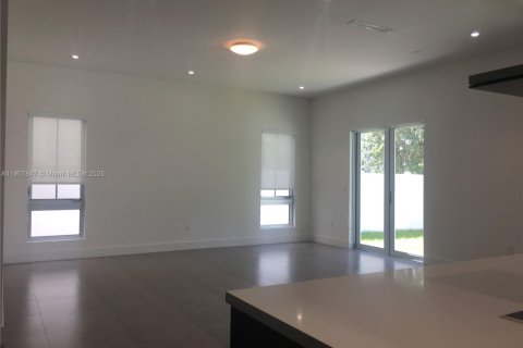 Casa en alquiler en Doral, Florida, 5 dormitorios, 398.27 m2 № 1967692 - foto 7