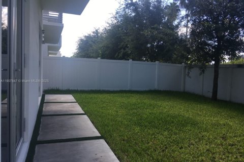 Casa en alquiler en Doral, Florida, 5 dormitorios, 398.27 m2 № 1967692 - foto 13