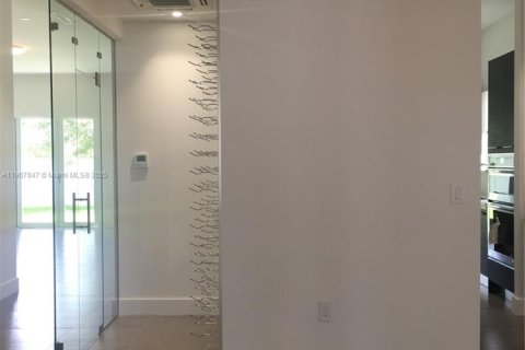 Casa en alquiler en Doral, Florida, 5 dormitorios, 398.27 m2 № 1967692 - foto 5