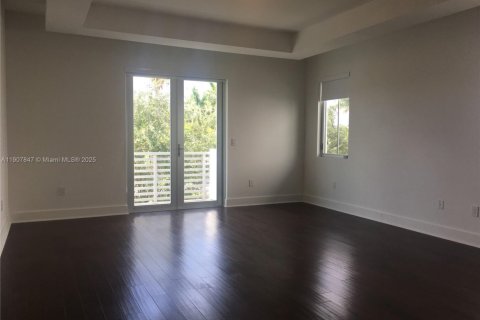 Casa en alquiler en Doral, Florida, 5 dormitorios, 398.27 m2 № 1967692 - foto 21