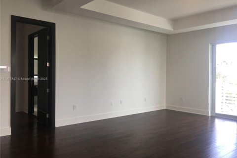 Casa en alquiler en Doral, Florida, 5 dormitorios, 398.27 m2 № 1967692 - foto 22