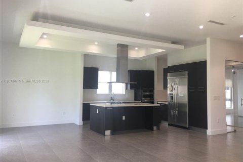 Casa en alquiler en Doral, Florida, 5 dormitorios, 398.27 m2 № 1967692 - foto 8