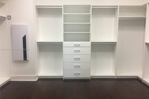 Casa en alquiler en Doral, Florida, 5 dormitorios, 398.27 m2 № 1967692 - foto 23