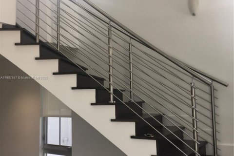 Casa en alquiler en Doral, Florida, 5 dormitorios, 398.27 m2 № 1967692 - foto 4