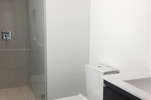 Casa en alquiler en Doral, Florida, 5 dormitorios, 398.27 m2 № 1967692 - foto 20