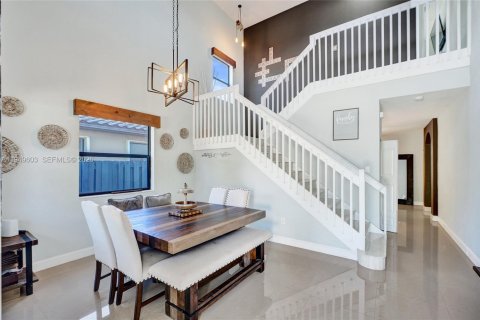 Villa ou maison à vendre à Miami, Floride: 4 chambres, 257.9 m2 № 2011752 - photo 3