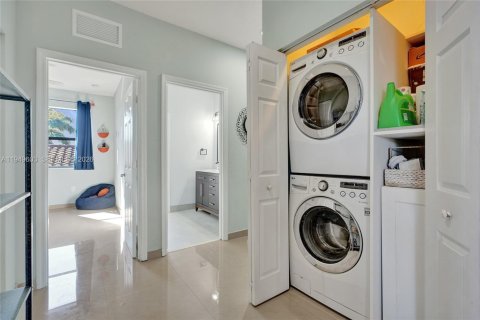 Villa ou maison à vendre à Miami, Floride: 4 chambres, 257.9 m2 № 2011752 - photo 16