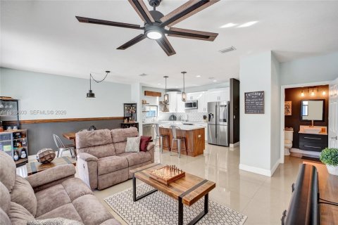 Villa ou maison à vendre à Miami, Floride: 4 chambres, 257.9 m2 № 2011752 - photo 9