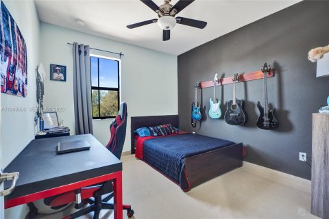 Villa ou maison à vendre à Miami, Floride: 4 chambres, 257.9 m2 № 2011752 - photo 25