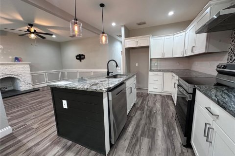 House in Tampa, Florida 3 bedrooms, 107.49 sq.m. № 1869616 - photo 10