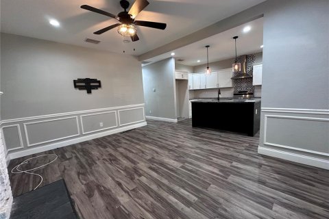 House in Tampa, Florida 3 bedrooms, 107.49 sq.m. № 1869616 - photo 5