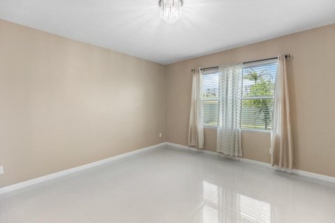 Villa ou maison à vendre à Port St. Lucie, Floride: 3 chambres, 139.73 m2 № 2181280 - photo 15