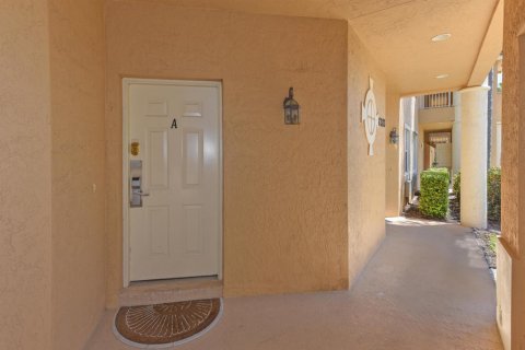 Condo in Port St. Lucie, Florida, 2 bedrooms  № 2253480 - photo 2