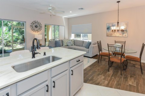 Condo in Port St. Lucie, Florida, 2 bedrooms  № 2253480 - photo 22