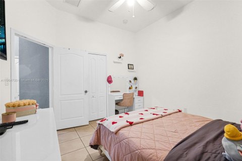 Casa en venta en Hialeah, Florida, 4 dormitorios, 197.32 m2 № 1965299 - foto 24