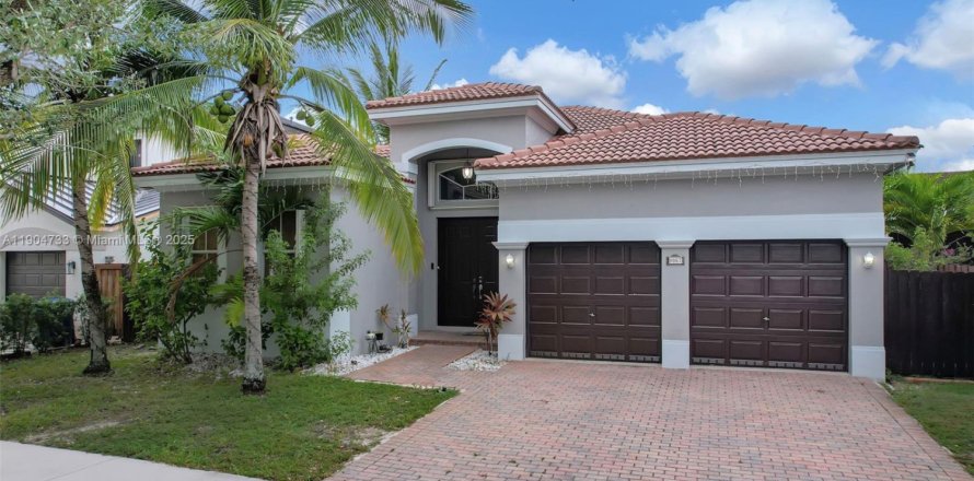 Casa en Hialeah, Florida 4 dormitorios, 197.32 m2 № 1965299