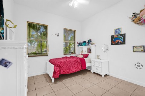 Casa en venta en Hialeah, Florida, 4 dormitorios, 197.32 m2 № 1965299 - foto 26