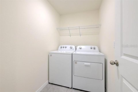 Casa en venta en Zephyrhills, Florida, 4 dormitorios, 220.27 m2 № 2206198 - foto 11