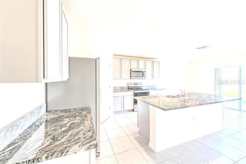 Casa en venta en Zephyrhills, Florida, 4 dormitorios, 220.27 m2 № 2206198 - foto 7