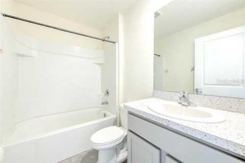 Casa en venta en Zephyrhills, Florida, 4 dormitorios, 220.27 m2 № 2206198 - foto 12