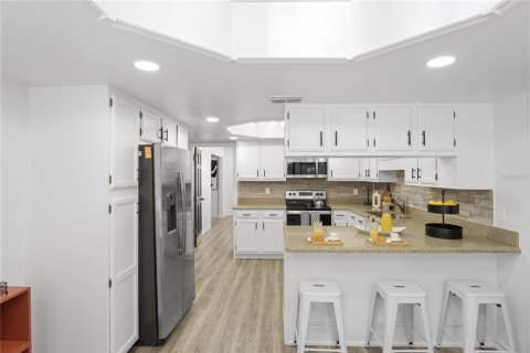 Casa en venta en Kissimmee, Florida, 6 dormitorios, 354.61 m2 № 2094340 - foto 26