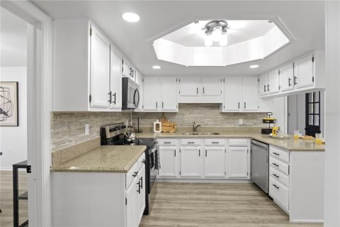 Casa en venta en Kissimmee, Florida, 6 dormitorios, 354.61 m2 № 2094340 - foto 23