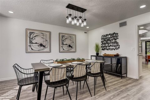 Casa en venta en Kissimmee, Florida, 6 dormitorios, 354.61 m2 № 2094340 - foto 19