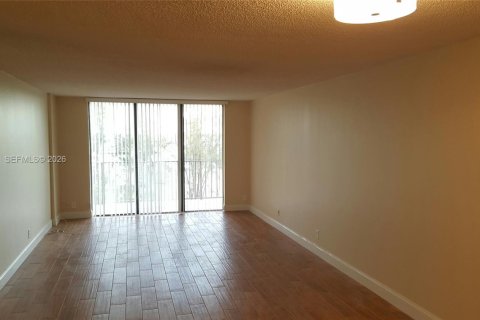 Condo in Aventura, Florida, 2 bedrooms № 2088565 - photo 2