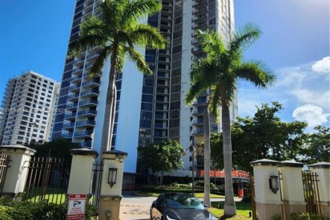 Condo in Aventura, Florida, 2 bedrooms № 2088565 - photo 30