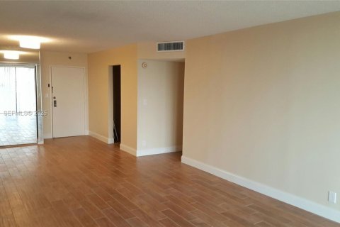 Condo in Aventura, Florida, 2 bedrooms № 2088565 - photo 3