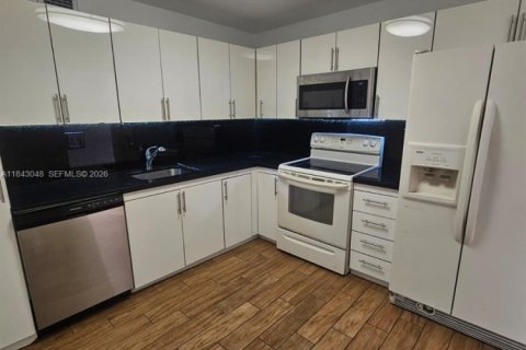 Condo in Aventura, Florida, 2 bedrooms № 2088565 - photo 9