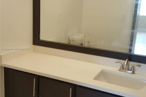 Condo in Aventura, Florida, 2 bedrooms № 2088565 - photo 12