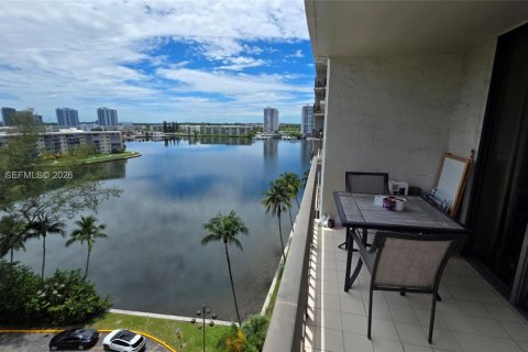 Condo in Aventura, Florida, 2 bedrooms № 2088565 - photo 6